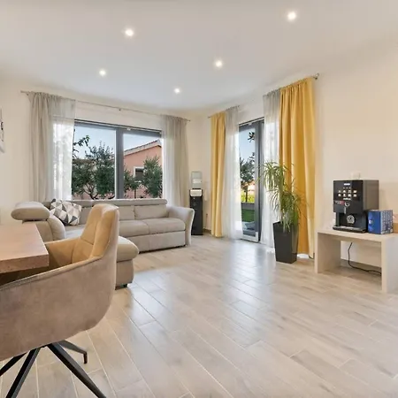 Luxury Elegance With Private Pool * Sevid