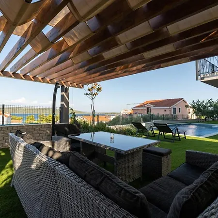 Luxury Elegance With Private Pool * Sevid
