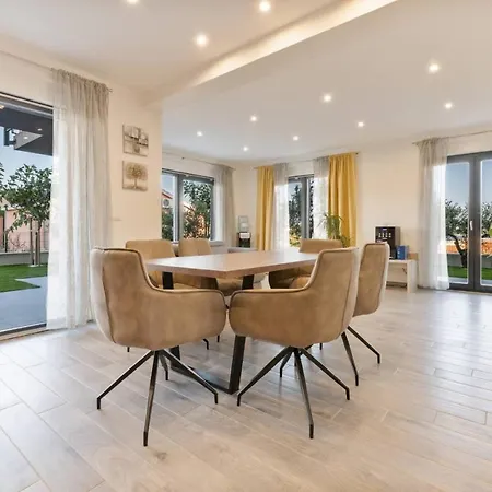 Apartamento Luxury Elegance With Private Pool Sevid