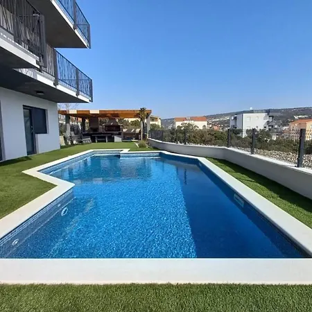 Luxury Elegance With Private Pool *
